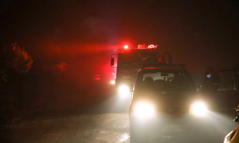 Φθιώτιδα: Συναγερμός για φωτιά σε τουριστικό λεωφορείο στην εθνική οδό